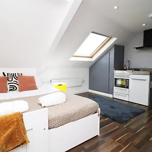 chic-trendy-studio.cardiffhotelswales.com/